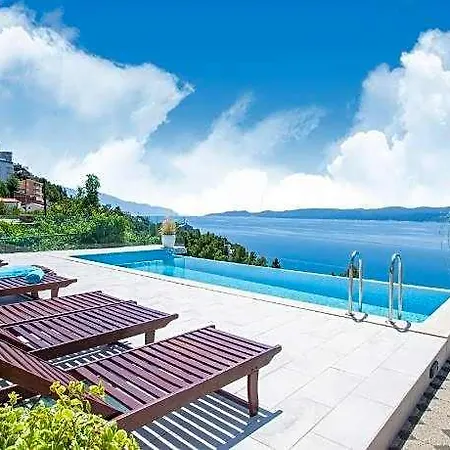 Charming Seaside 4*