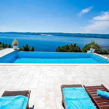 Charming Seaside 4*
