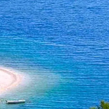 Charming Seaside 4*